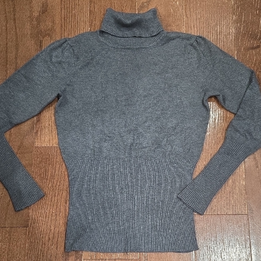 Hooked Up by IOT Charcoal Turtleneck Sweater, M??